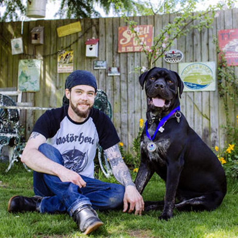 Como este amable gigante salvó la vida de dos hermanos