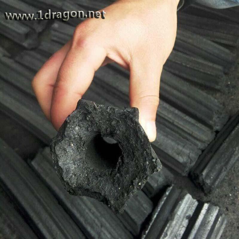 Briquetas de carbón de leña y tipo de carbón negro en hexagonal