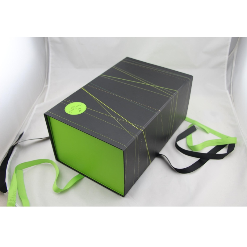 Caja de empaquetado del regalo del papel de imán plegable con la cinta