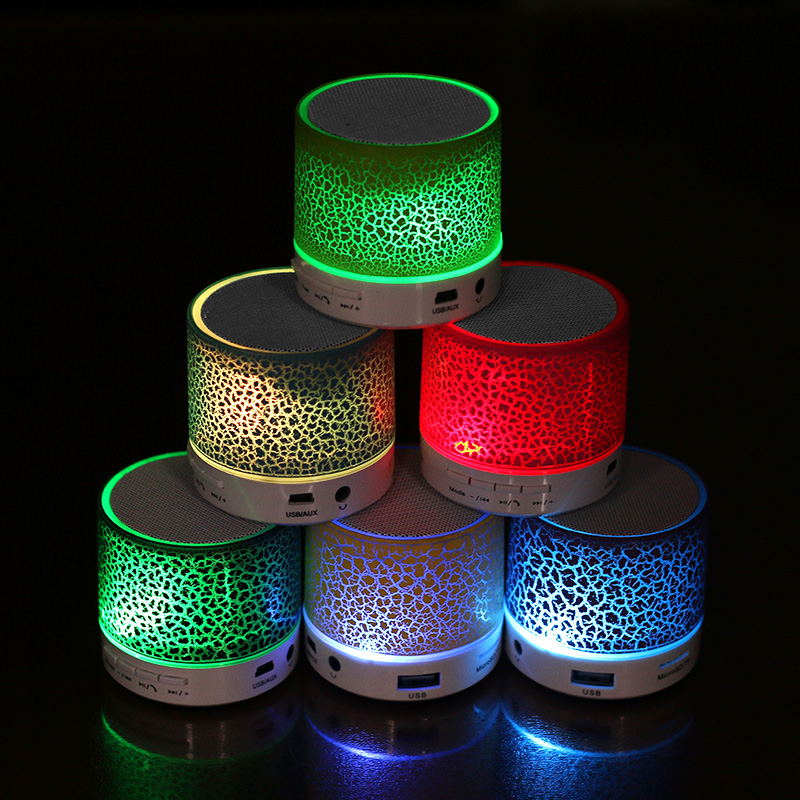 Portátil Super Bass Redondo Pequeño USB Mini altavoz inalámbrico Mini Led Light Bluetooth Speaker con Radio FM