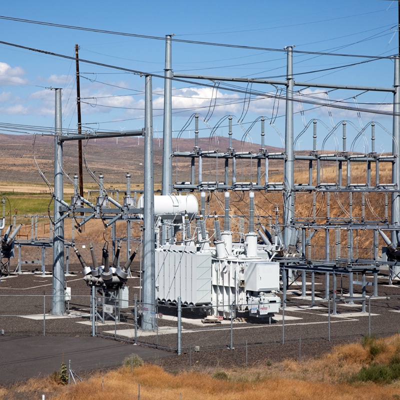 Planta de energía integrada en estructura de acero.