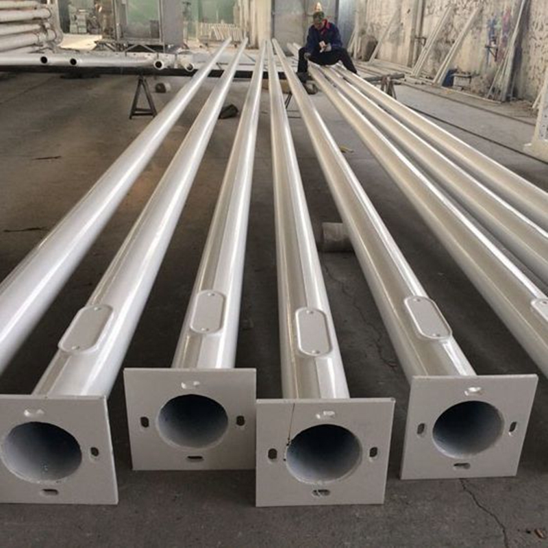 Poste de iluminación galvanizado con placa base