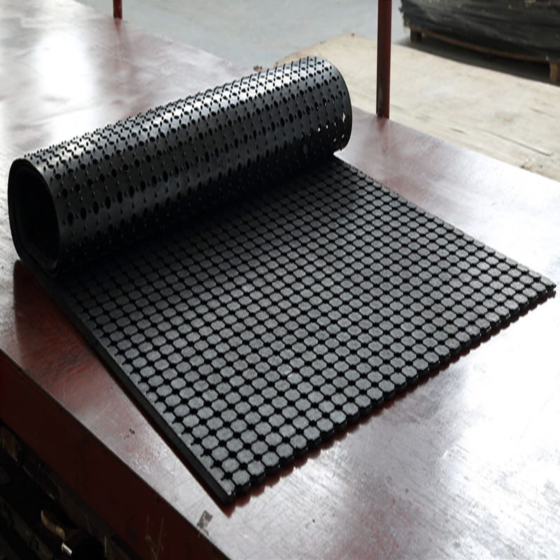 Estera de caucho SBR de color negro con orificios de drenaje para Restaurant Kitechen