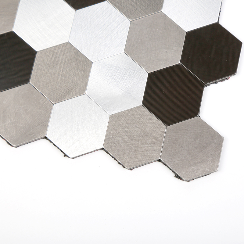 Placa para salpicaduras de metal con barra y barra adhesiva para cocina, superficie de aluminio plateado