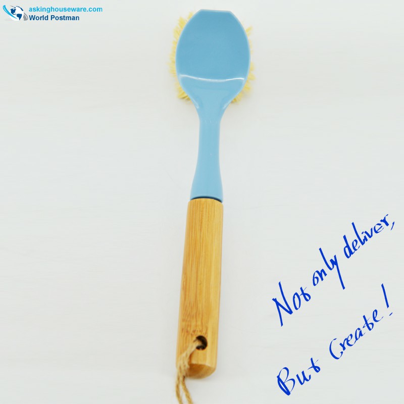 Cepillo de limpieza para platos de asa de bambú Akbrand en color azul cielo