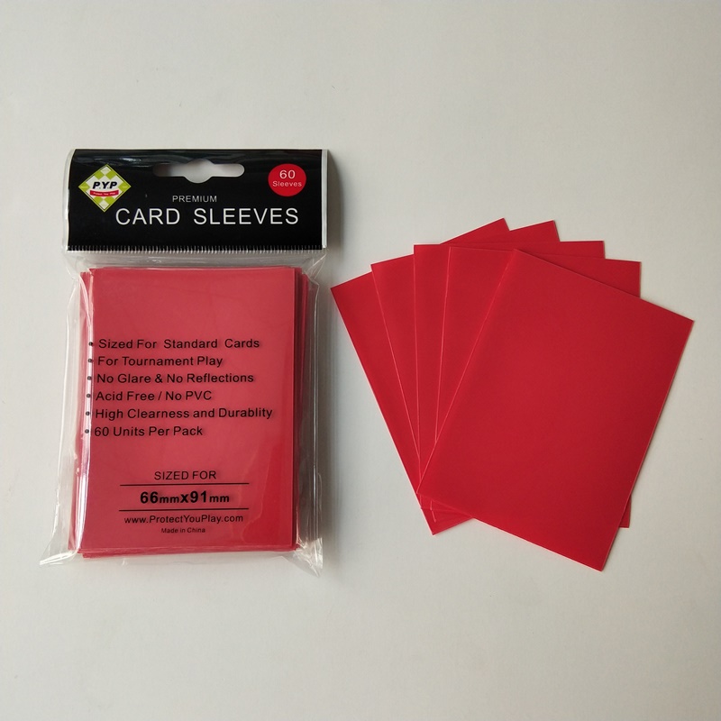 Protectores de cubierta de tarjeta de juego MTG / Pokemon de tamaño estándar de 66x91 mm en rojo sólido