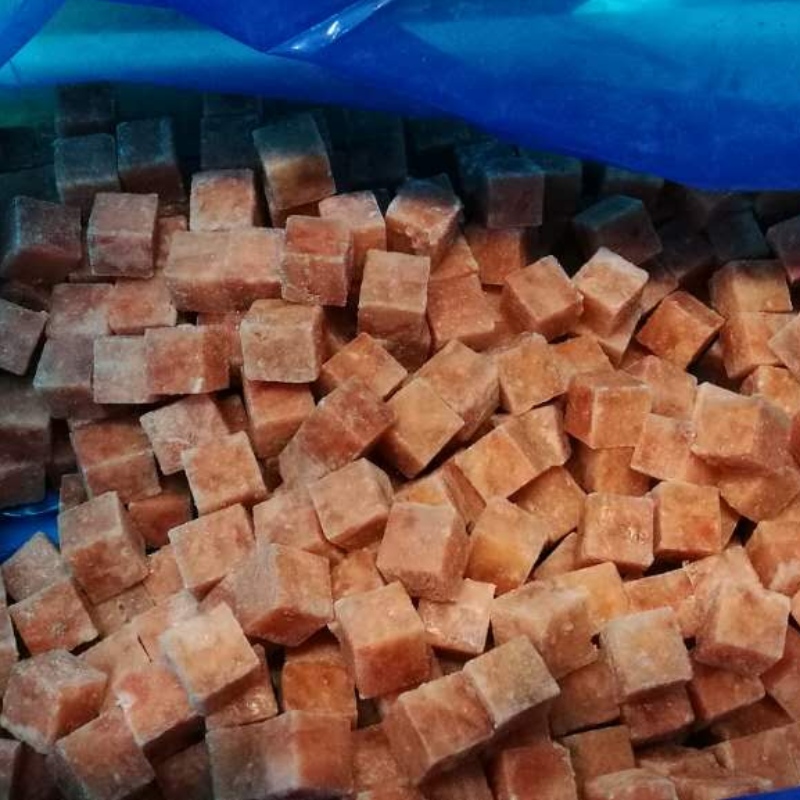 Cubo de salmón rosado congelado