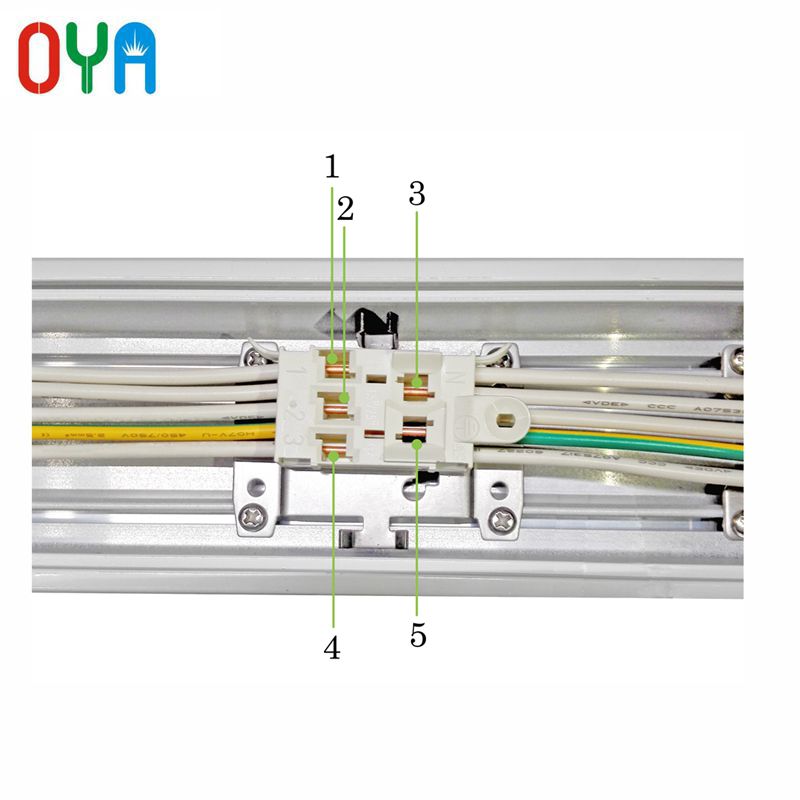 Sistema de iluminación lineal LED de 40 W con riel de trunking de 5 cables