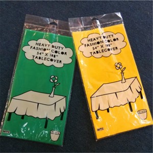 Manteles desechables de plástico para restaurantes redondos / rectangulares Manteles para regalos navideños