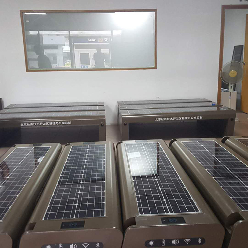 Diseño moderno Carga de teléfono público Asientos de banco de patio de metal solar inteligente