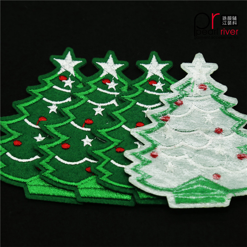 Parche bordado verde árbol de navidad con pegamento trasero para decoraciones