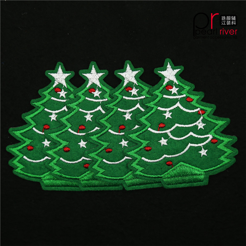 Parche bordado verde árbol de navidad con pegamento trasero para decoraciones