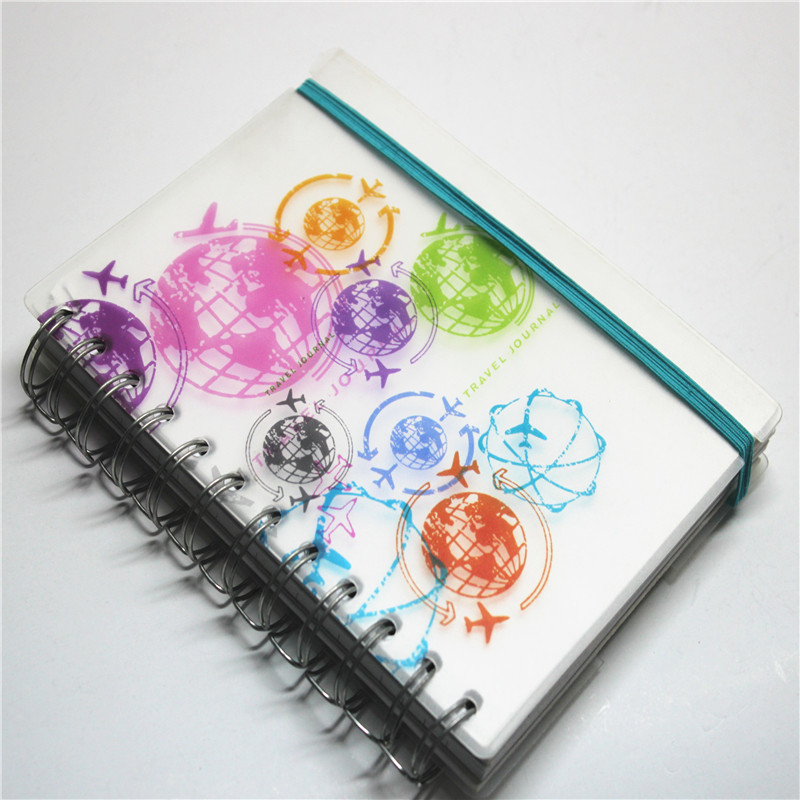 Cuaderno de anillas con tapa de plástico con banda elástica