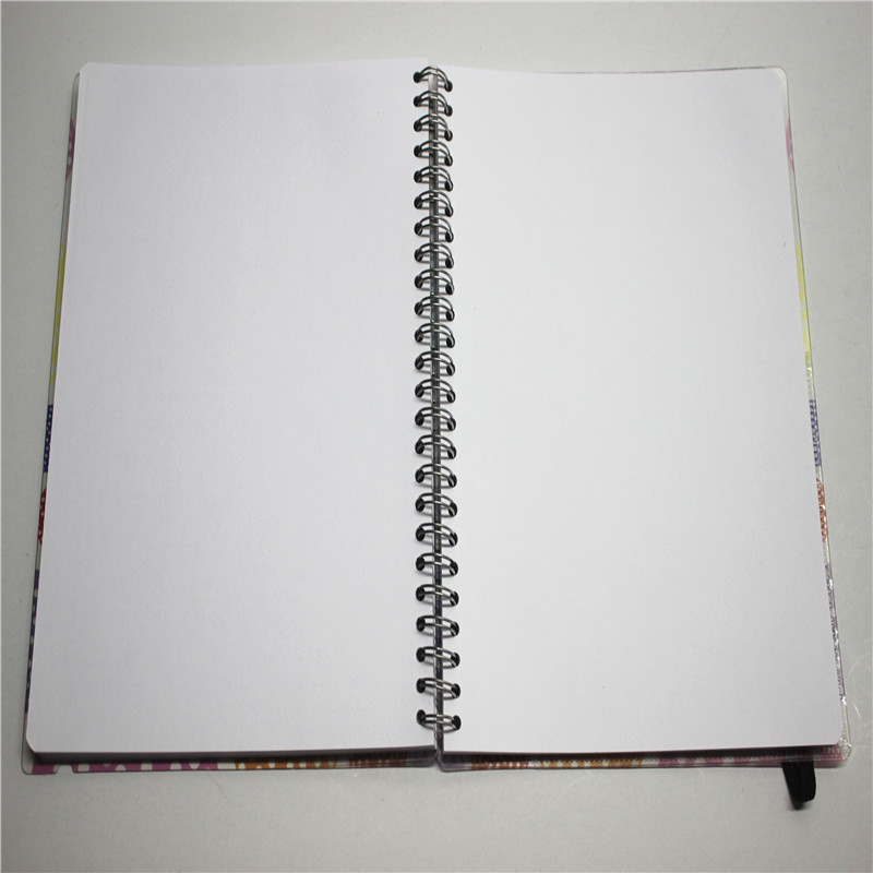 Cuaderno de anillas con tapa de plástico con banda elástica