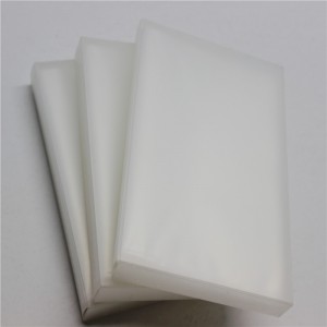 Álbum de plástico transparente para varios tamaños.