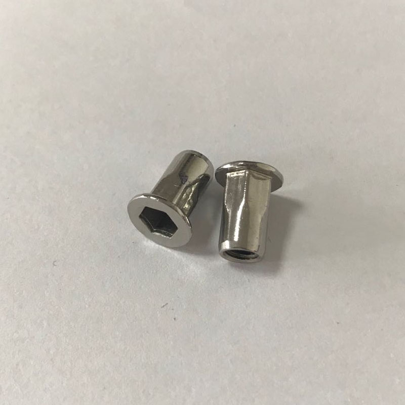 tuerca de remache cabeza plana