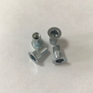 tuerca de remache cabeza plana arrugada