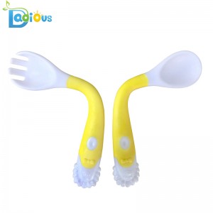 Venta caliente de Amazon Suministros de alimentación para bebés Entrenamiento Tenedor y cuchara Mango curvo Niño cucharas y tenedores Bebé Utensilios de viaje
