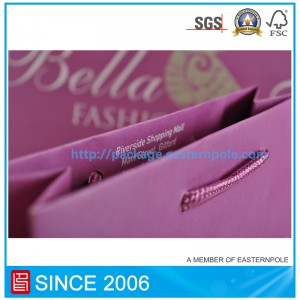 Bolsa de papel morado con asa anudada