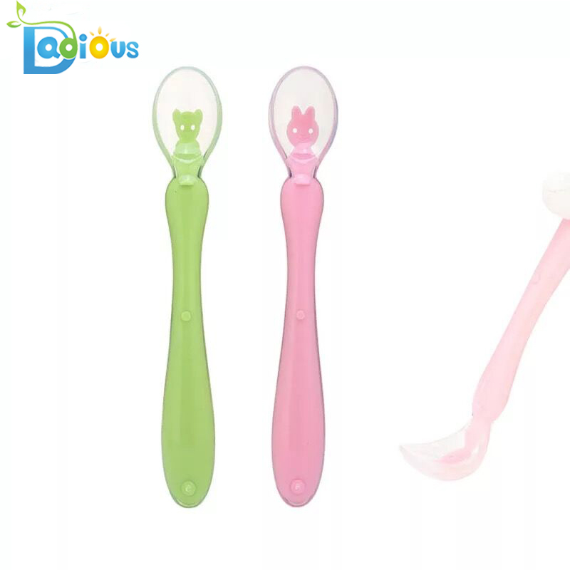 Nuevas ideas de productos Cucharas de bebé de punta suave BPA gratis Cuchara de silicona Cucharas de bebé de silicona de grado alimenticio para niños pequeños