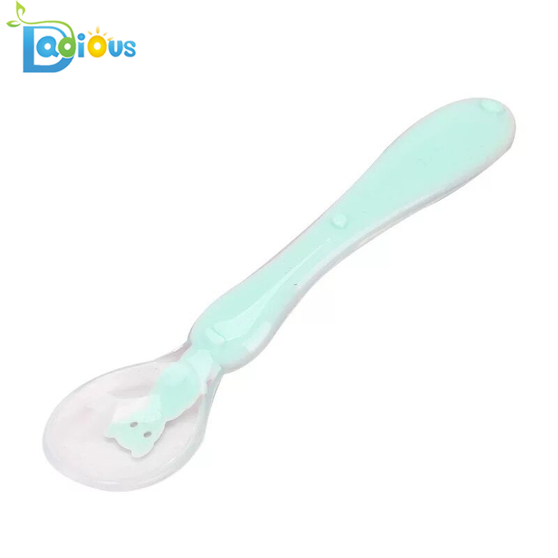 Nuevas ideas de productos Cucharas de bebé de punta suave BPA gratis Cuchara de silicona Cucharas de bebé de silicona de grado alimenticio para niños pequeños