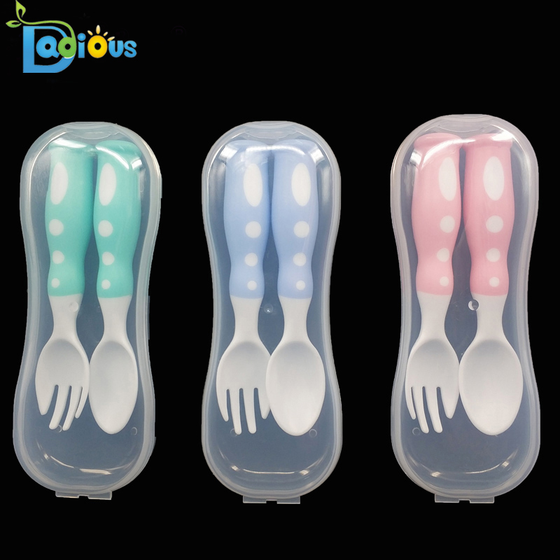 Diseño personalizado de categoría alimenticia PP Cucharitas de bebé Bifurcación del bebé BPA Cuchara y tenedor de entrenamiento gratis para niños pequeños