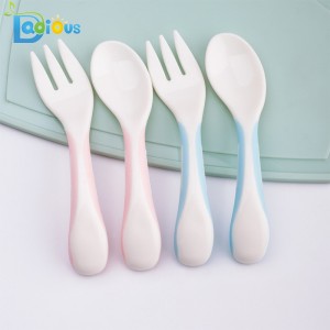 Venta caliente Productos para bebés Bebé Primera etapa Cucharas Cuchara de plástico para bebés y niños pequeños Bebé que viaja Juego de tenedor y cuchara