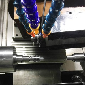 Torno CNC de fresado giratorio funciona para la rotación externa externa del micro gusano helicoidal