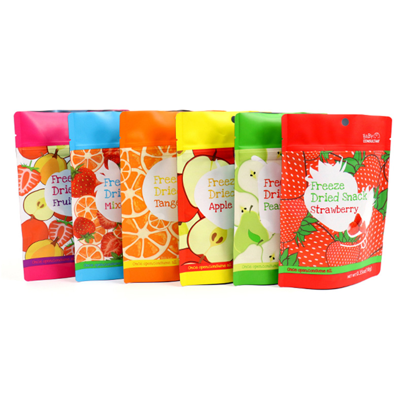 Las bolsas de fruta seca recién empaquetadas se pueden usar para guardar bolsas de fruta seca o refrigerios de nueces