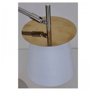 Lámpara de mesa con pantalla de tela y hoja decorativa