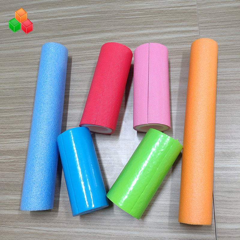 Tubos redondos de espuma huecos súper suaves de color de logotipo de forma personalizada Tubo redondo de espuma EVA de PVC EVA para equipos / empaques de parques infantiles interiores