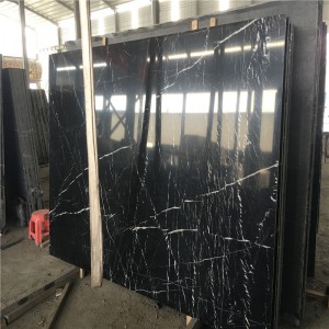 Mármol Nero Marquina en rayas blancas