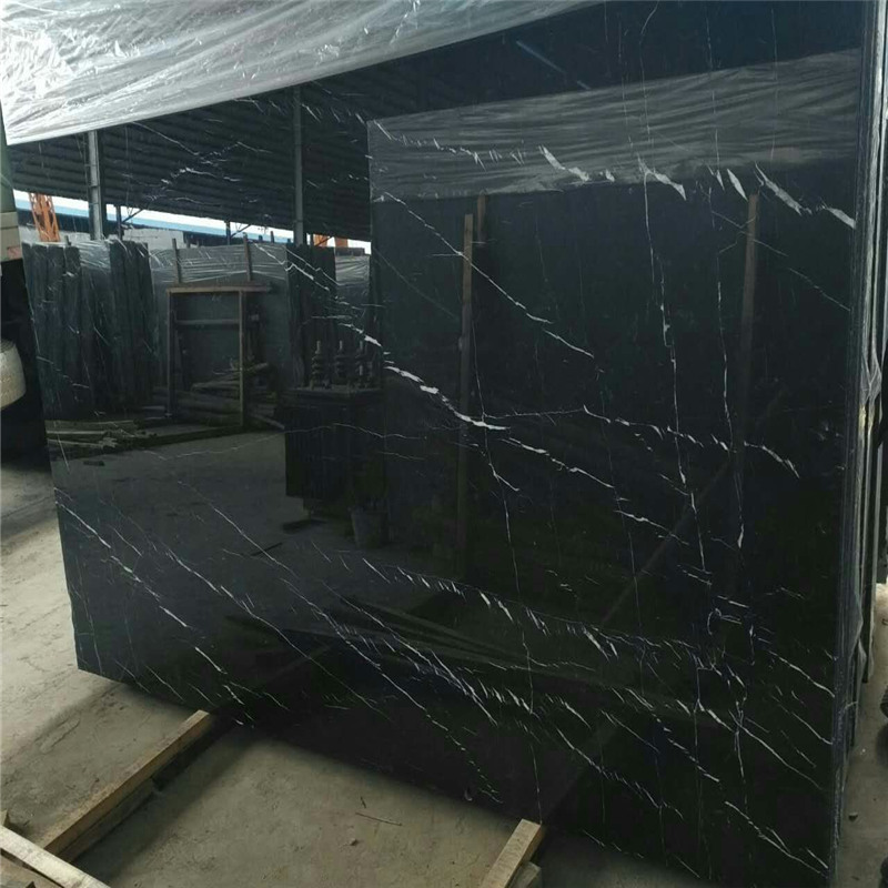 Mármol Nero Marquina en rayas blancas