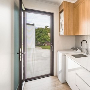 PUERTAS CON BISAGRAS