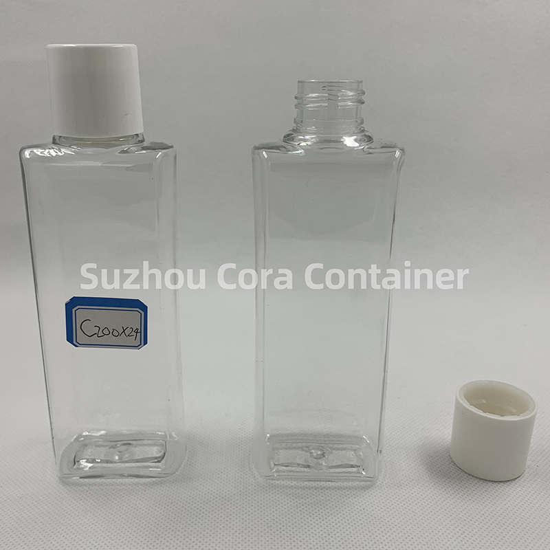 Una botella de maquillaje plástico de 24 mm PET de tamaño cervical de 200 mm con una tapa giratoria.