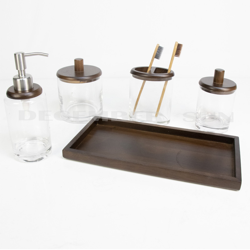 Juego de baño de cristal transparente con piezas de madera