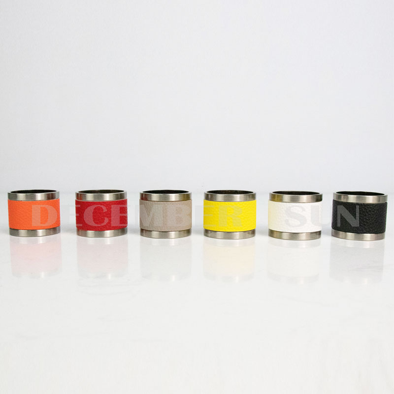 Hermoso color metal y servilletero de cuero