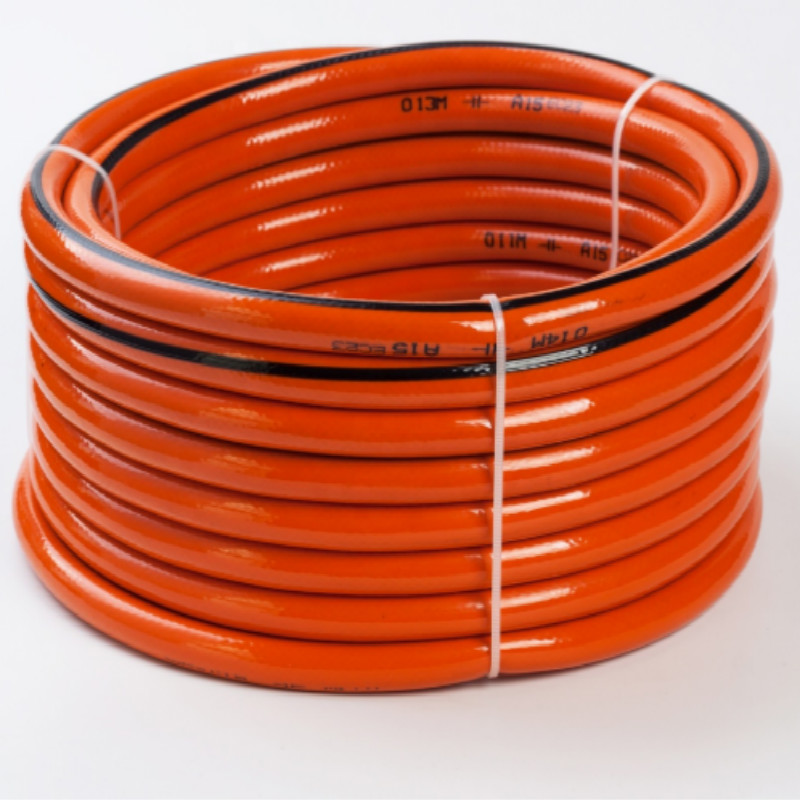 La fibra trenzada flexible colorida reforza la manguera plástica del agua del jardín del pvc