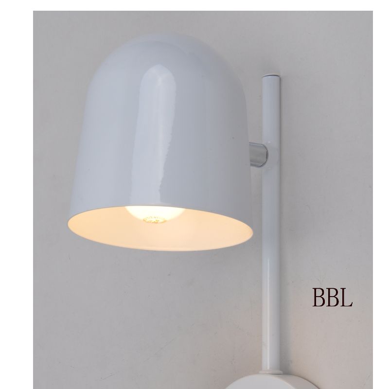 Aplique con pantalla metálica giratoria