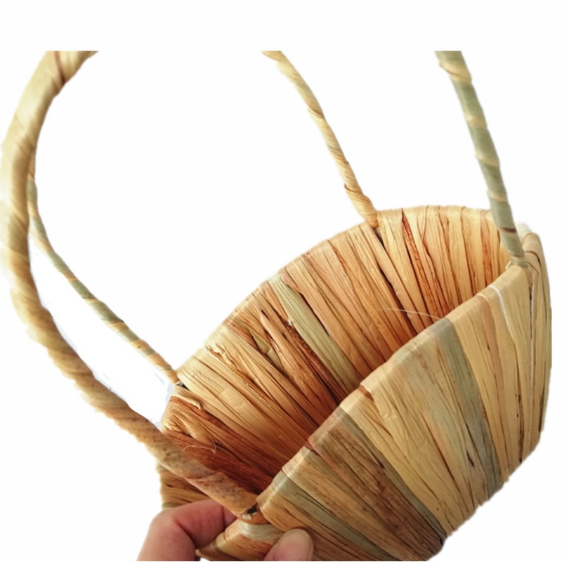 Canasta floral de paja con asa