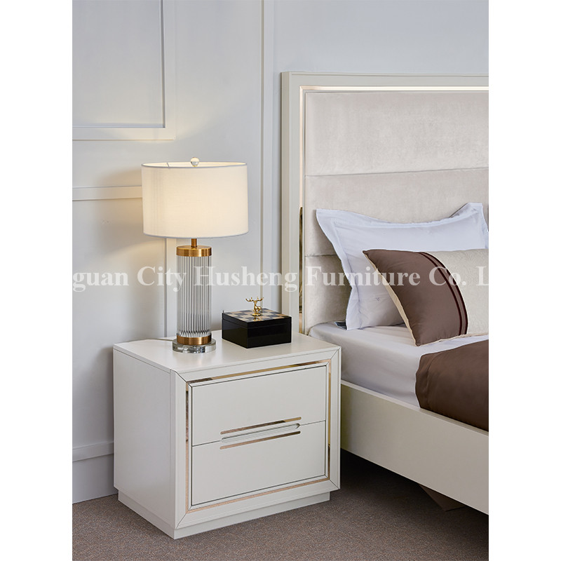 Cama moderna, dormitorio, muebles, pintura brillante.