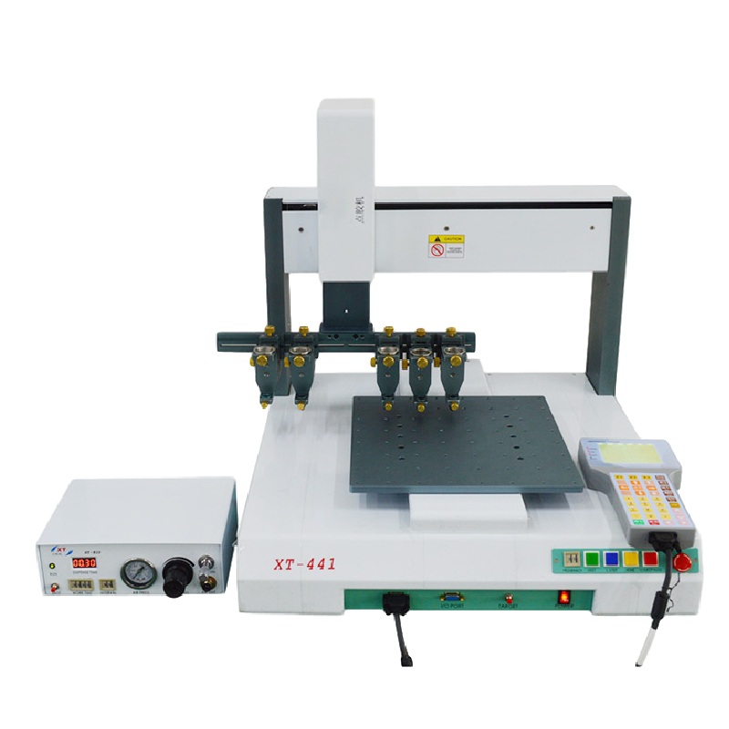 Procesador de tres ejes XT - 441