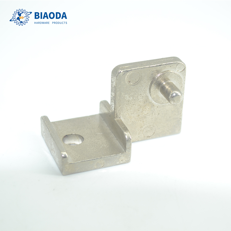 La fábrica provee directamente las bisagras de fundición de oro.