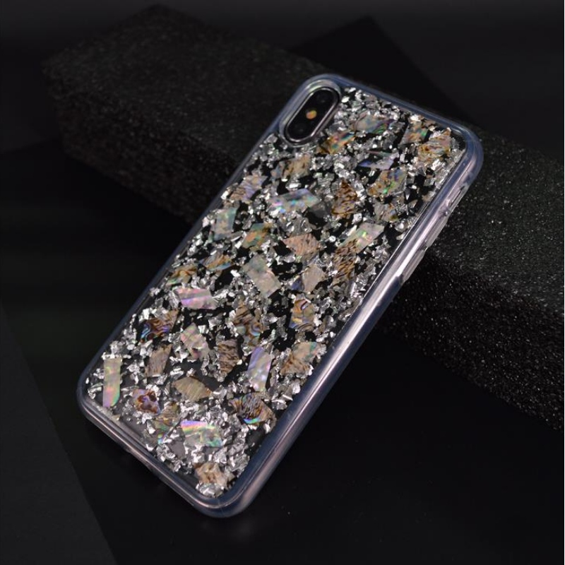 El iPhone personalizado se aplica a las carcasas de secador de agua transparente.