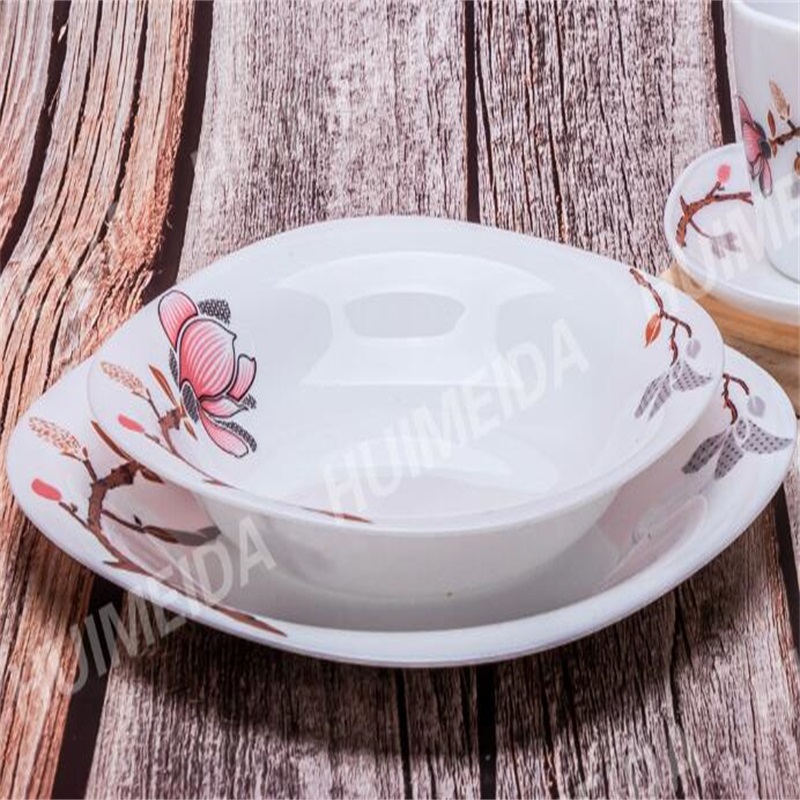 Recipientes de cristal de huevo para la cena