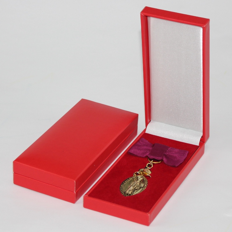 Artículo Caja de papel de cuero sintético rectangular V-10L para medalla e insignia de 50 * 120 mm, etc. mm. 69 * 148 * 30, pesa alrededor de 98 g