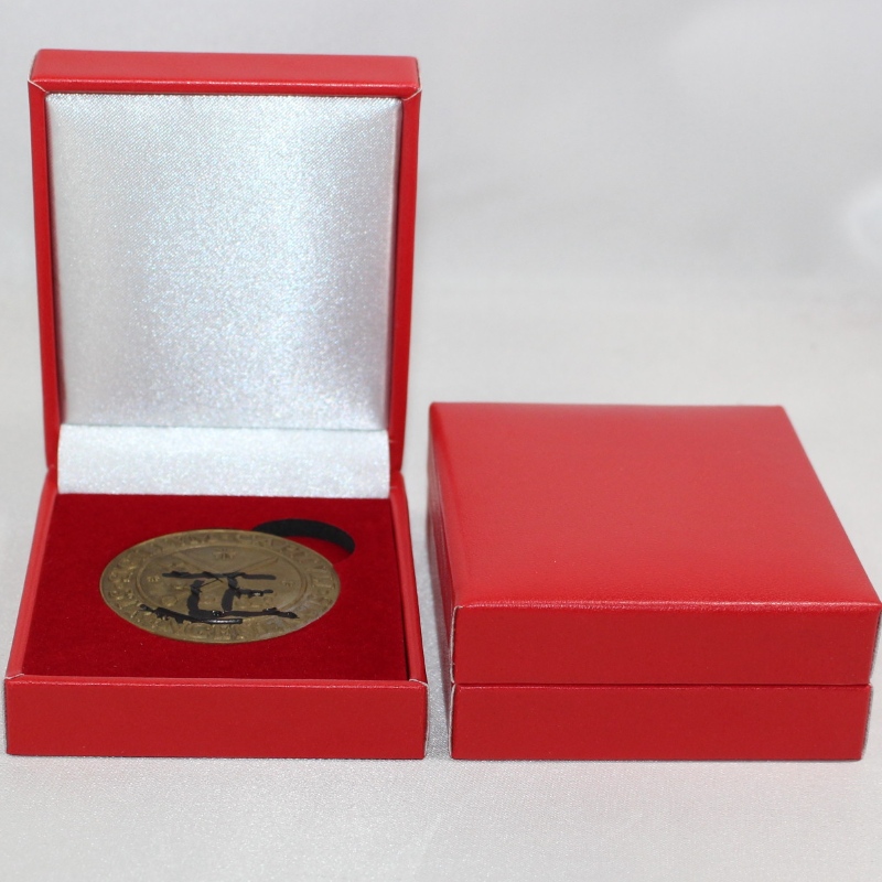 Artículo V-17 cuadrado de cuero sintético Caja de papel para monedas de 45 * 53 mm, insignia, gemelos, clip para billetera, etc. mm. 68 * 80 * 30, pesa alrededor de 62 g