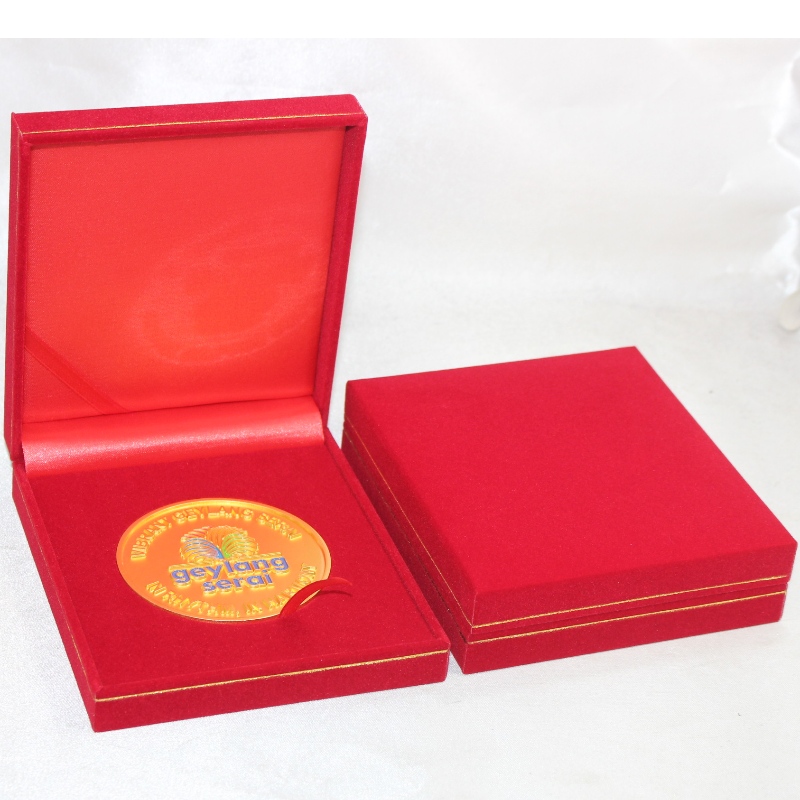 Artículo V-19 caja cuadrada de cuero de PU para moneda de 90 * 90 mm, medalla e insignia, etc. mm. 110 * 125 * 33, pesa alrededor de 140 g