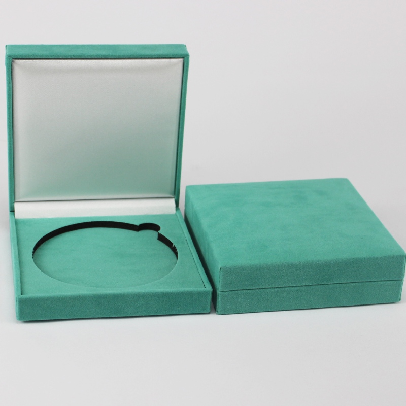 Artículo V-22S caja de franela cuadrada para moneda de 90 * 90 mm, insignia ＆ medalla, etc. mm.128 * 128 * 34, pesa aproximadamente 170 g