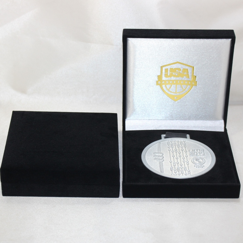 Artículo V-22S caja de franela cuadrada para moneda de 90 * 90 mm, insignia ＆ medalla, etc. mm.128 * 128 * 34, pesa aproximadamente 170 g